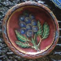 Plate with grapes